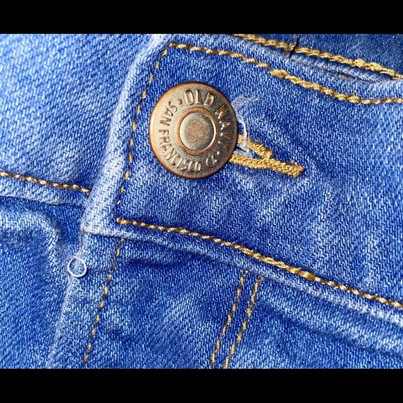 Old Navy Ripped Denim Shorts Size 4 Boyfriend Style - Picture 4 of 5